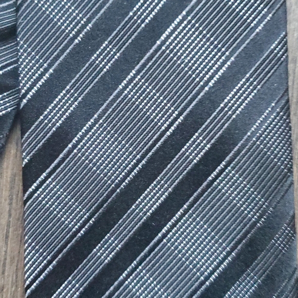 Calvin Klein Silk Tie - Picture 10 of 10